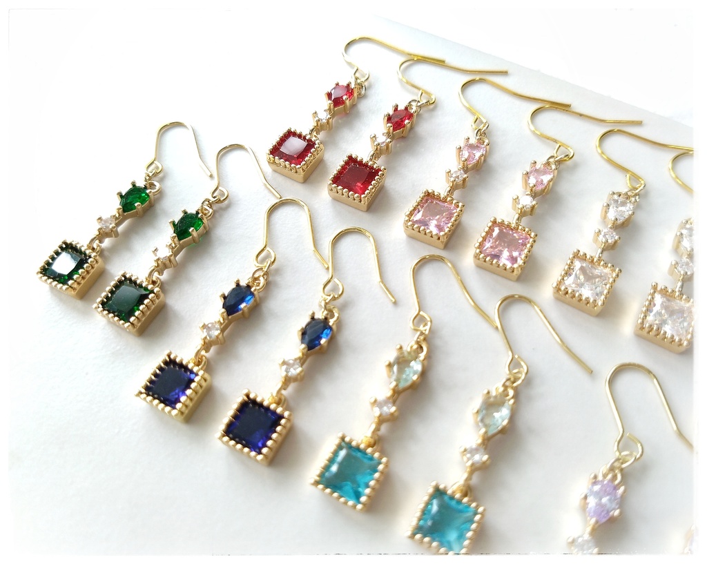 スクエアビジューの推しカラーピアス/イヤリング