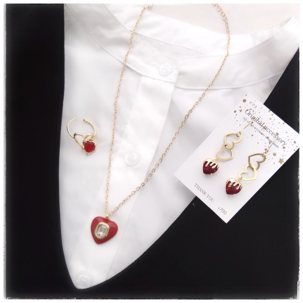 ビジューきらめくエナメル風ハートのネックレス