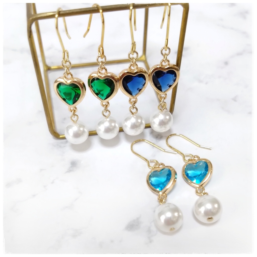 ハートビジューとパールの推しカラーピアス/イヤリング