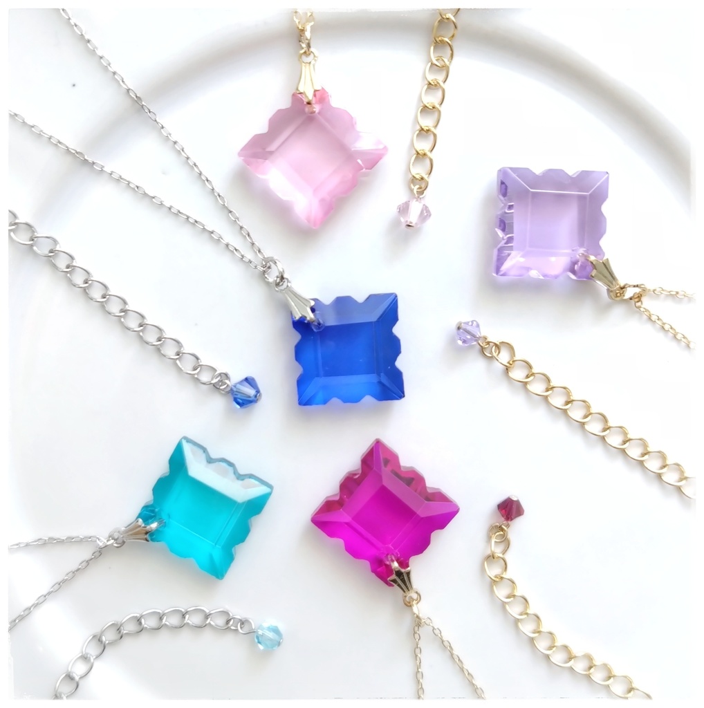 推しカラーのスクエアガラスペンダント