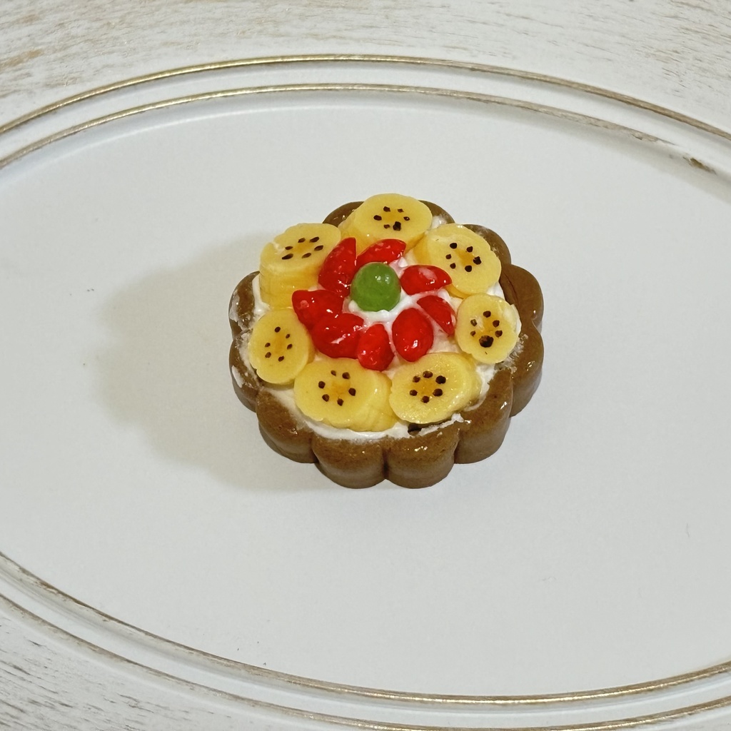 【1/3,4,6サイズ】バナナといちごのタルト(チョコレート)