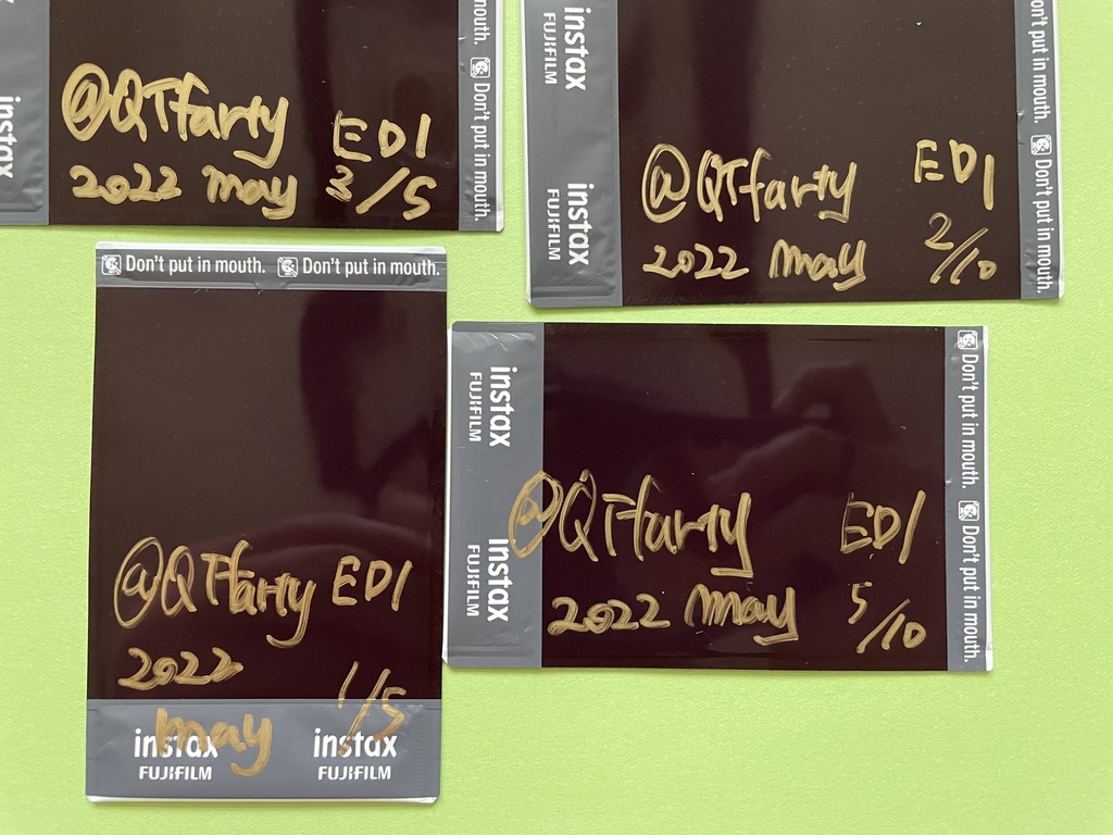 帝幻がチューしてるだけのチェキ