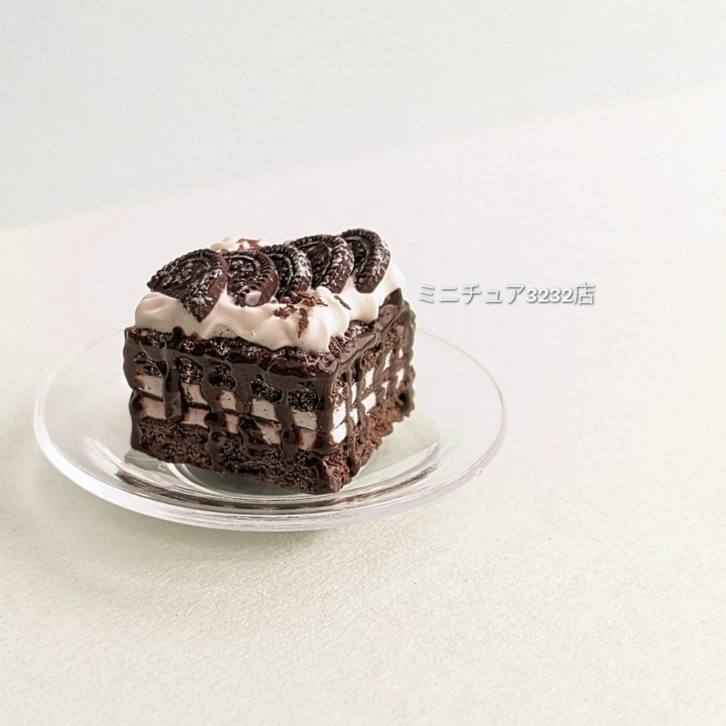 ミニチュアスクエアチョコレートケーキ