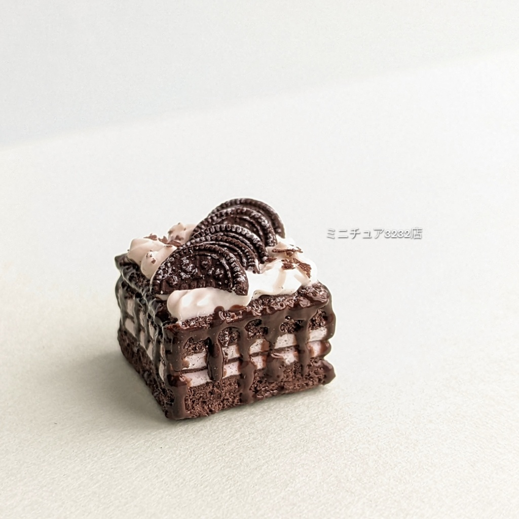 ミニチュアスクエアチョコレートケーキ