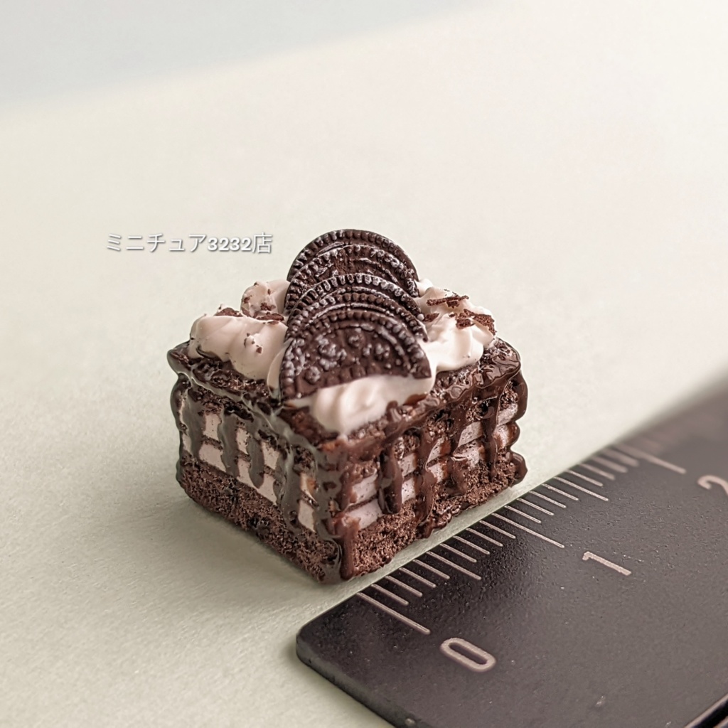 ミニチュアスクエアチョコレートケーキ