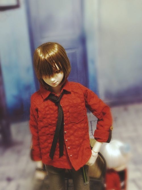 リボンネクタイ付きのロールアップシャツ(レッド)