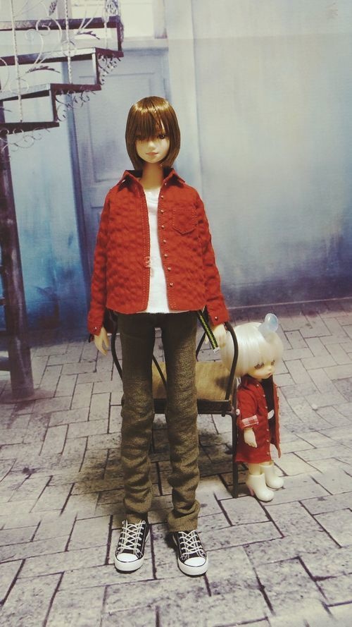 リボンネクタイ付きのロールアップシャツ(レッド)