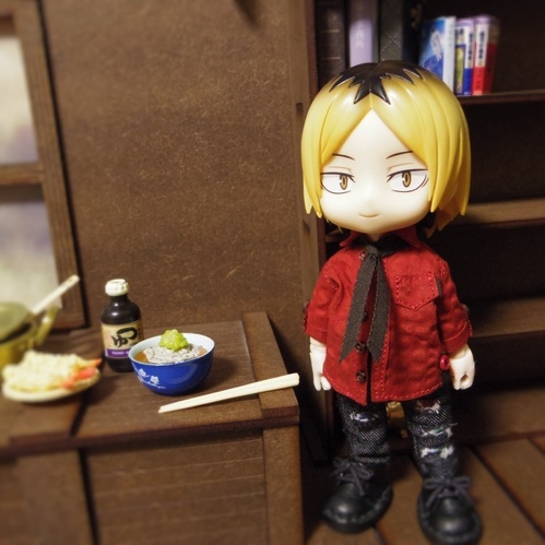 リボンネクタイ付きのロールアップシャツ(レッド)