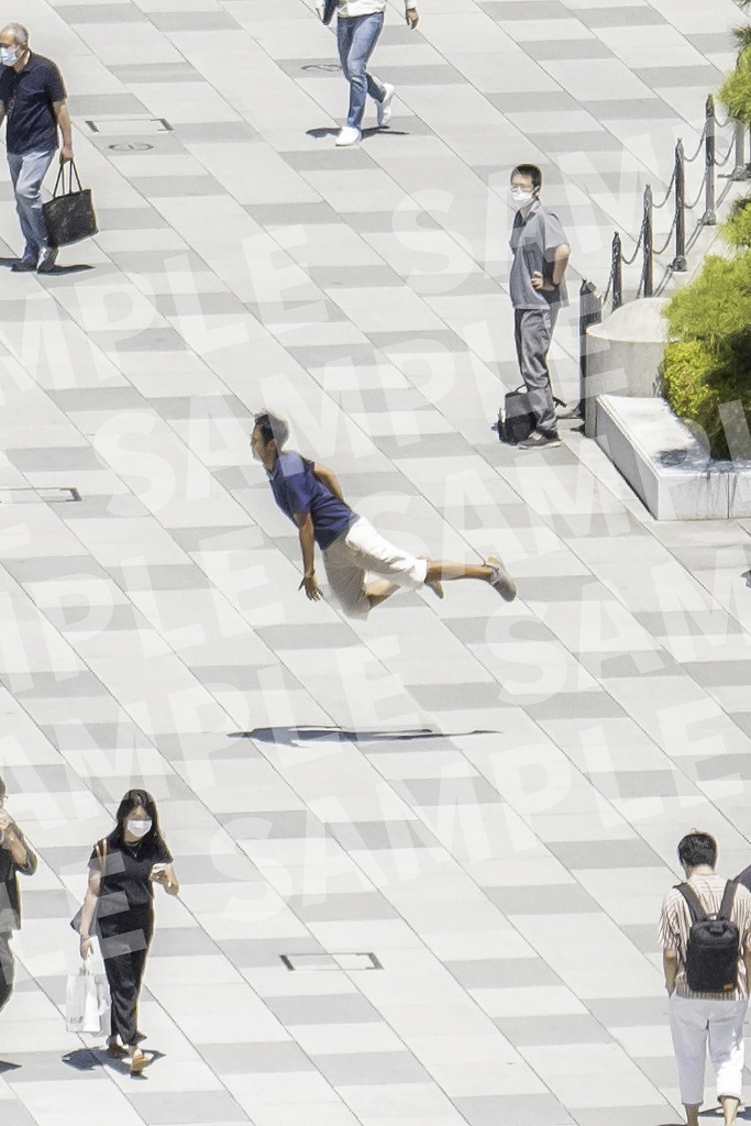 【浮遊人を探せ】(333 x 222mm)