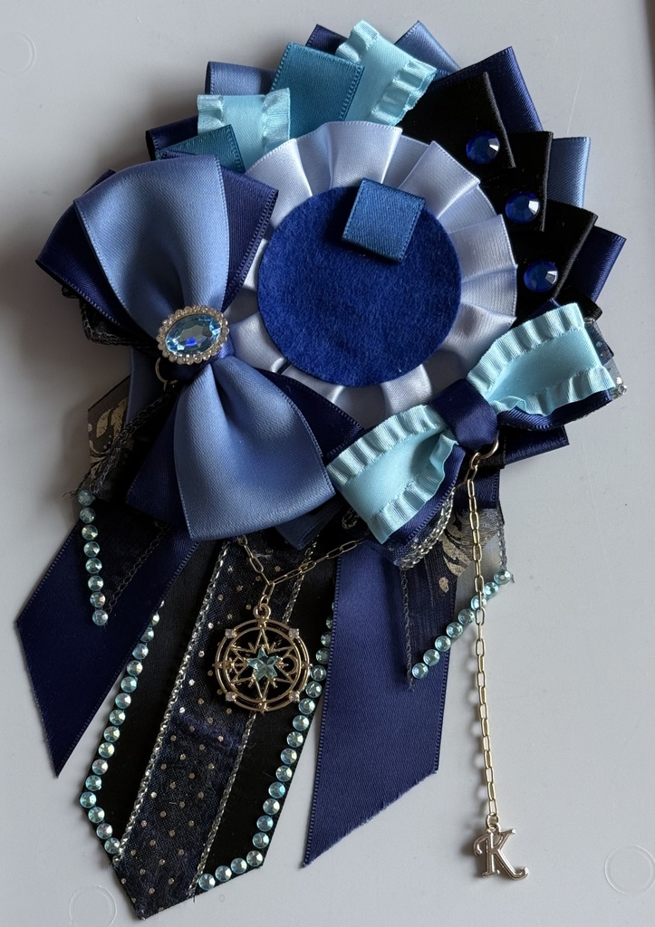 ハンドメイド ロゼット 痛ロゼット VΔLZ 長尾景 青×水色×黒 ブルー×ネイビー×ブラック