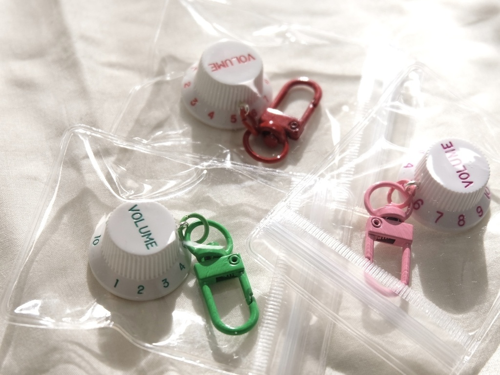 ギターノブキーホルダー Multicolor ST White knob