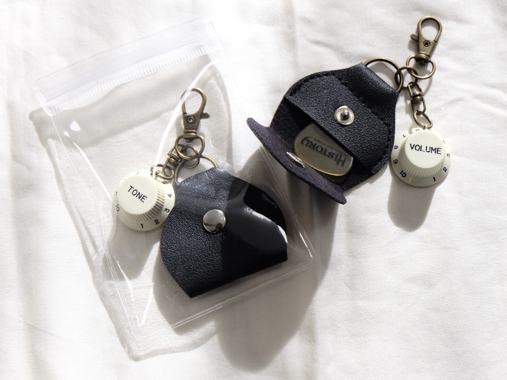 ギターノブキーホルダーST Off white ピックケース