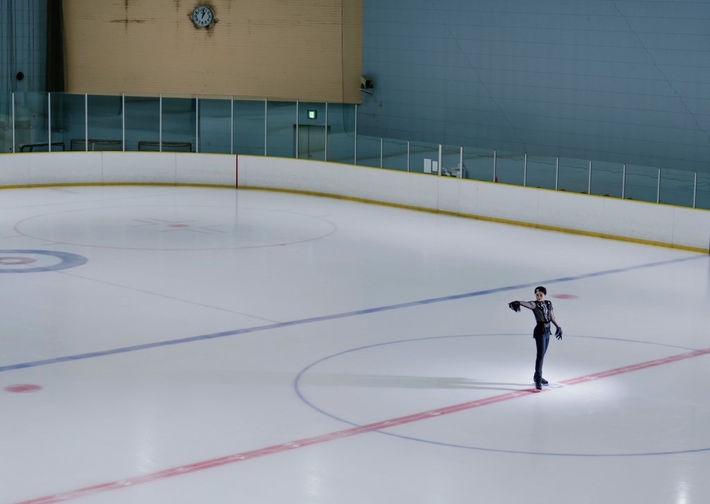 夜鷹純写真集「氷奏舞鷹-ひょうやぶよう-」【夜明けを告げる太陽の君2】