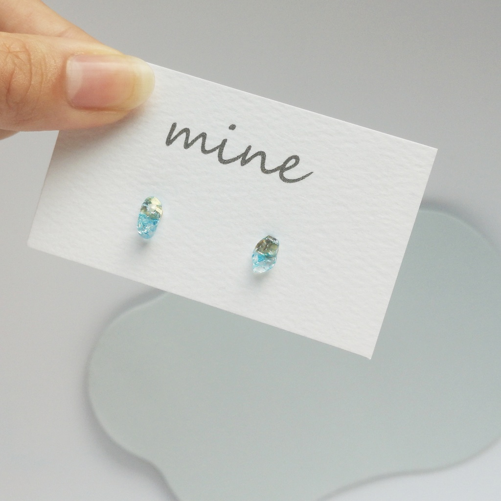 涼しげな水のプチピアス