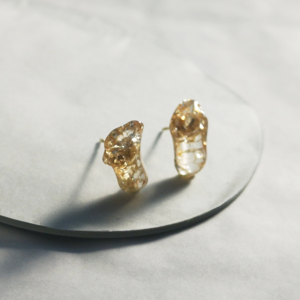 とろけるはちみつのピアス