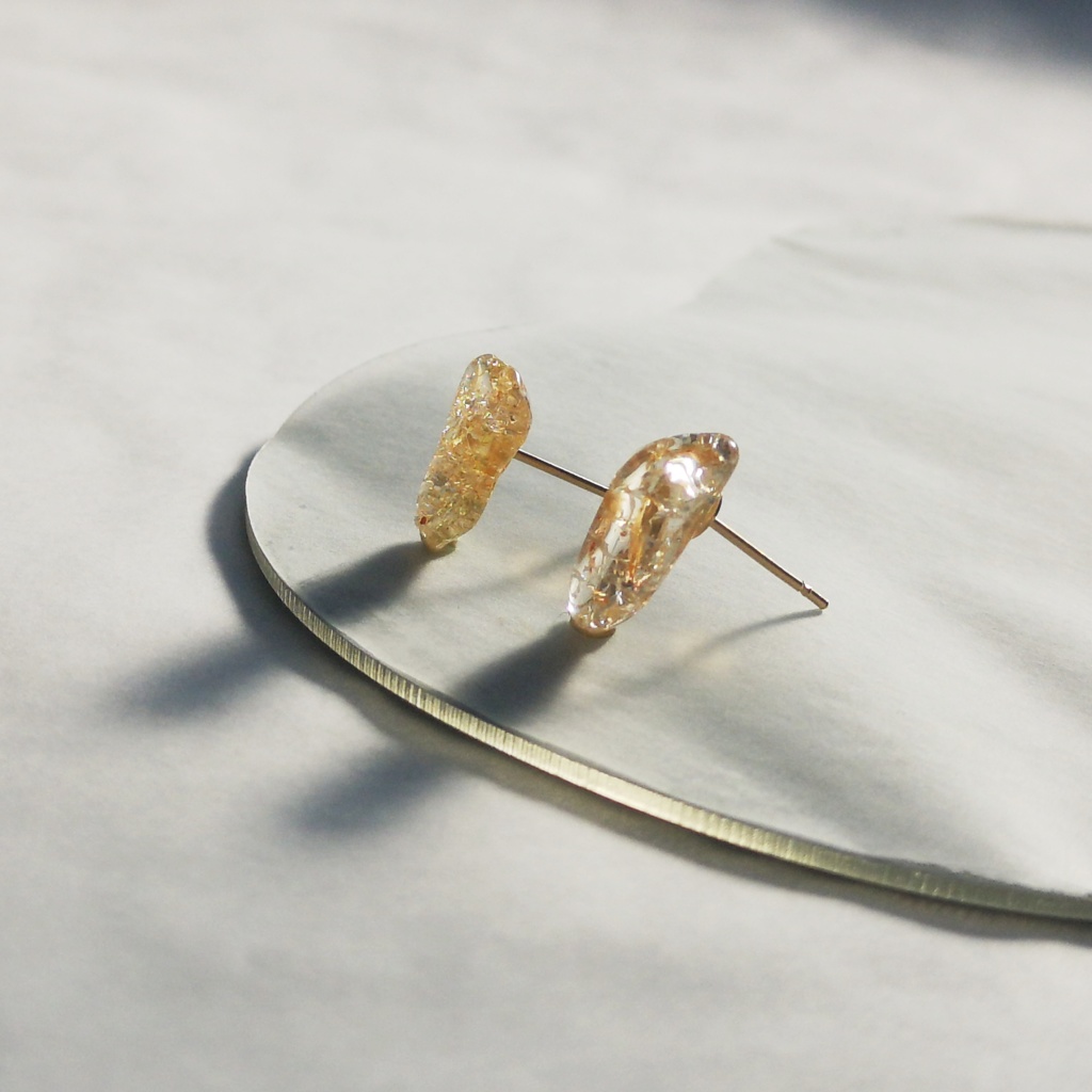 とろけるはちみつのピアス