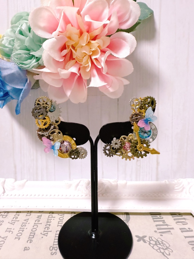 Crown Works.R/歯車と蝶のピアス　No.02