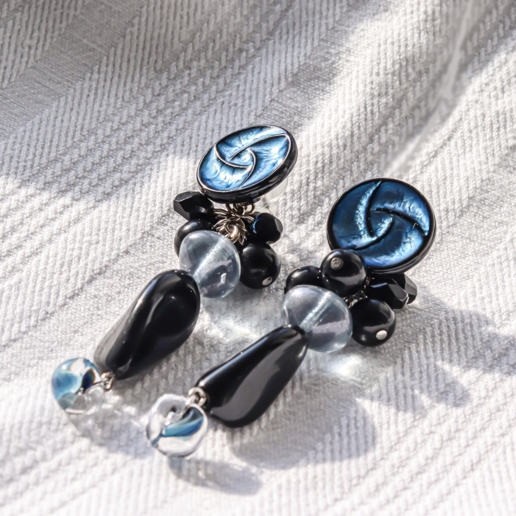 呪術廻戦 五条悟イメージ 【Ao(-蒼-)】/ ハンドメイド ピアス ヴィンテージ