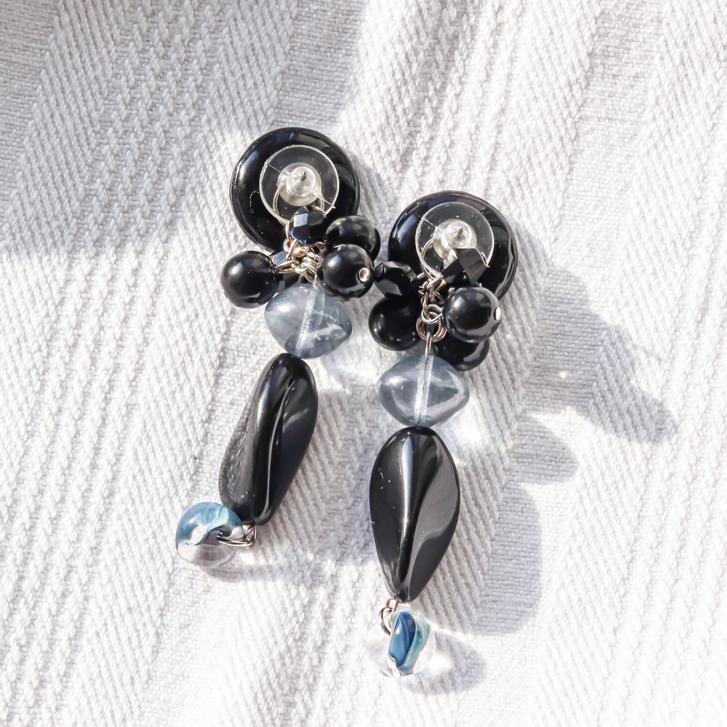 呪術廻戦 五条悟イメージ 【Ao(-蒼-)】/ ハンドメイド ピアス ヴィンテージ