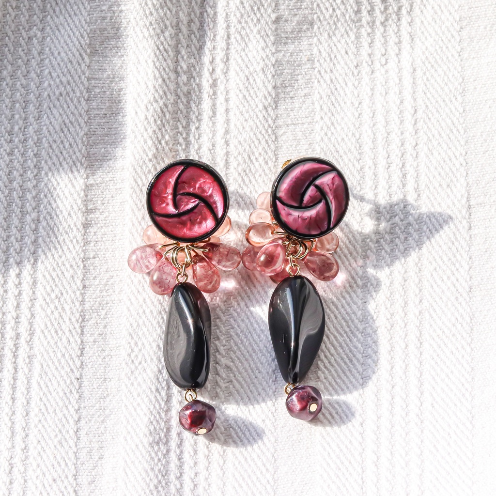 呪術廻戦 五条悟イメージ 【Aka(-赫-)】/ ハンドメイド ピアス ヴィンテージ