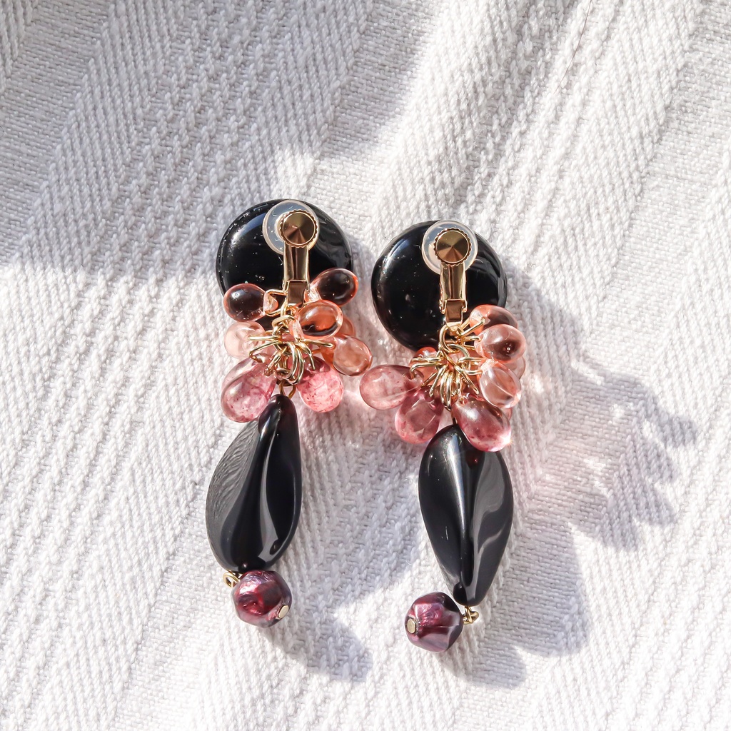 呪術廻戦 五条悟イメージ 【Aka(-赫-)】/ ハンドメイド ピアス ヴィンテージ