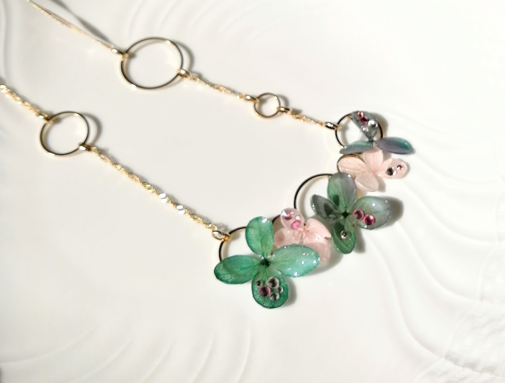 Petal Toss Necklace