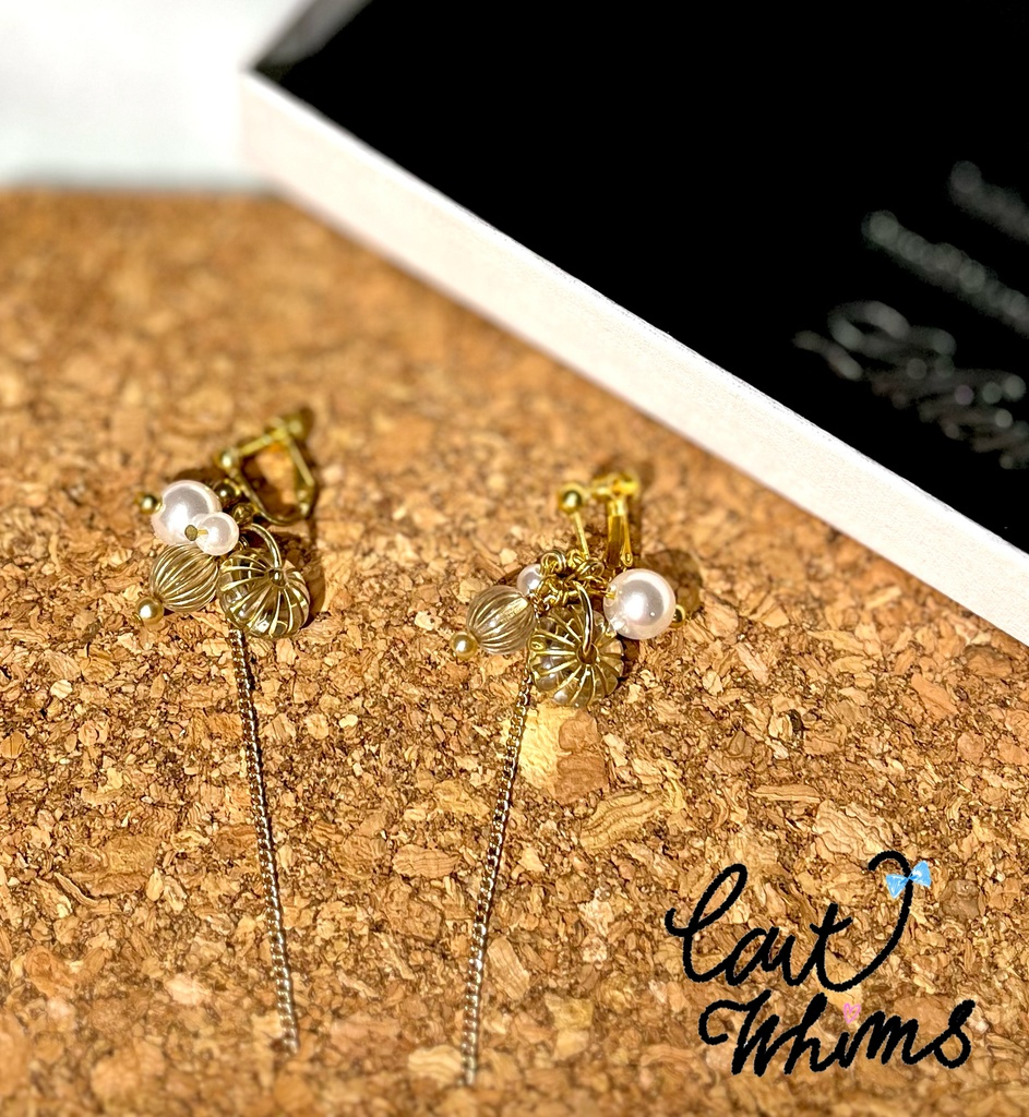 純白パールとゴールドパーツのゴージャスイヤリング