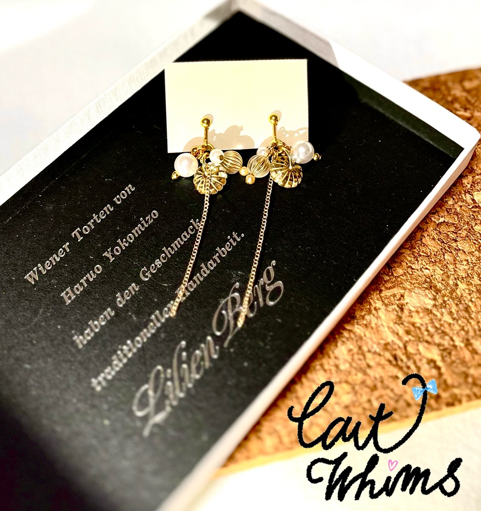 純白パールとゴールドパーツのゴージャスイヤリング