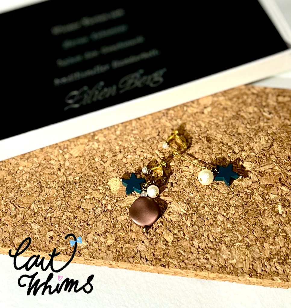 夜雪と共に輝くメタリックローズイヤリング