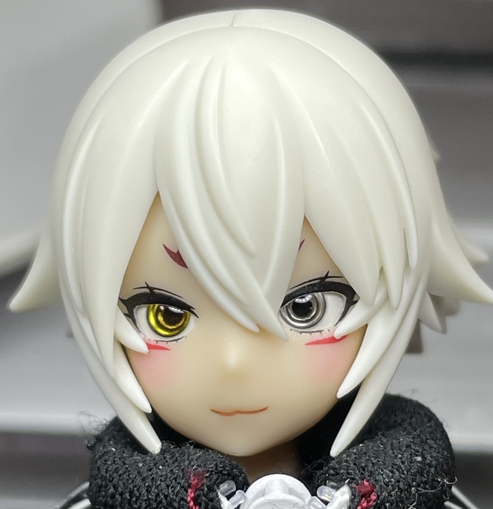 2.3mm虹彩 オッドアイ 銀と金