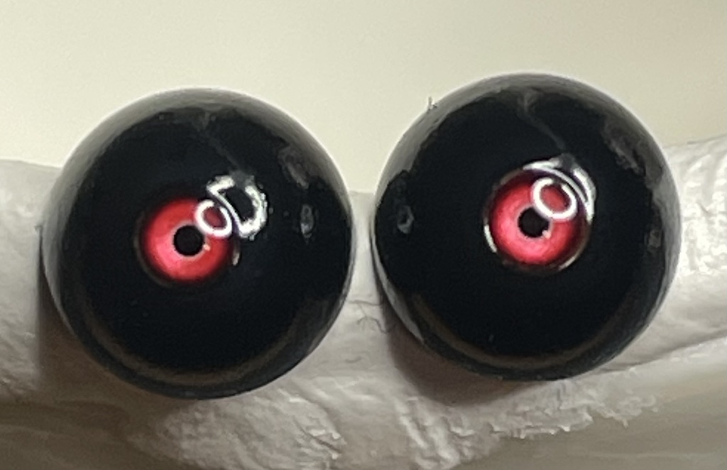 虹彩1.7mm 黒眼球赤眼