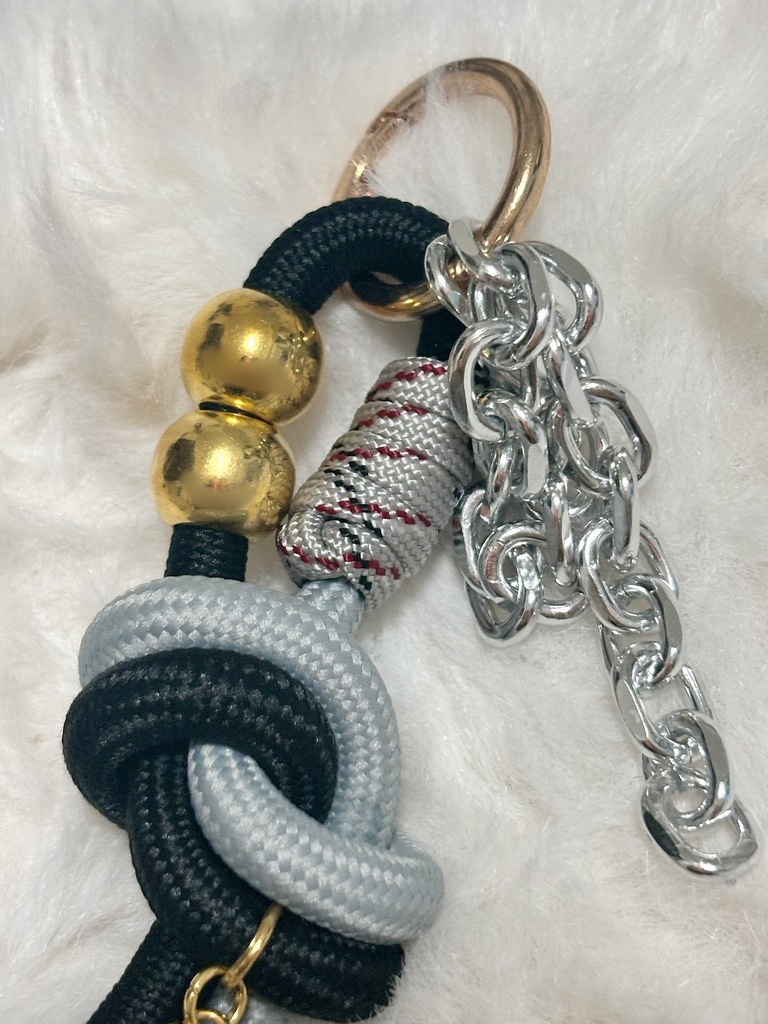 【ハンドメイド】パラコードキーホルダー/Gold Beads