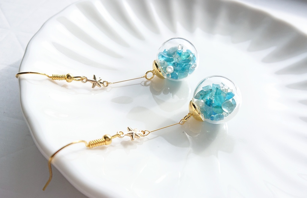 天然石 ブルーアパタイトのガラスドームピアス/イヤリング