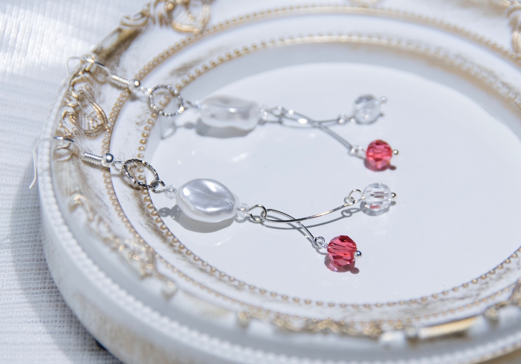 宝石商リチャード氏の謎鑑定 イメージ スワロフスキーピアス/イヤリング