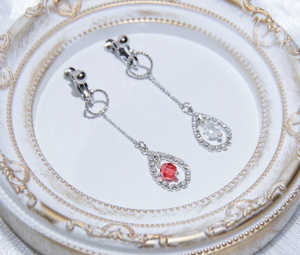 宝石商リチャード氏の謎鑑定イメージ ドロップスワロフスキーピアス/イヤリング