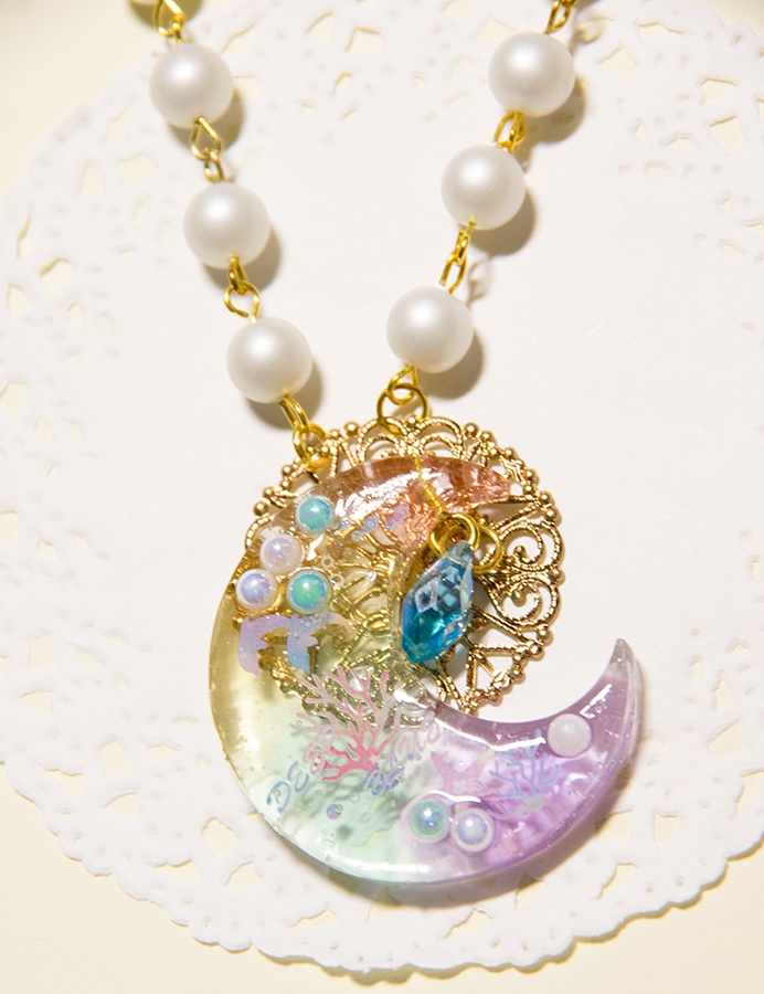 月型の深海バックチャーム