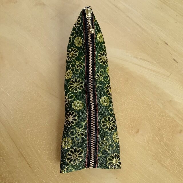 【菊唐草】畳縁 テトラ型 ペンケース 深緑 アラベスク 重陽