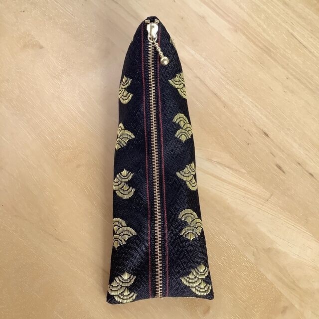 【波扇】畳縁 テトラ型 ペンケース 黒 金 青海波 和風