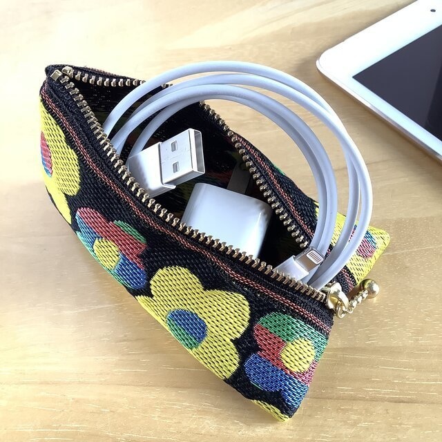 【レトロポップ 花柄】畳縁 テトラ型 ペンケース 和風 黒 カラフル