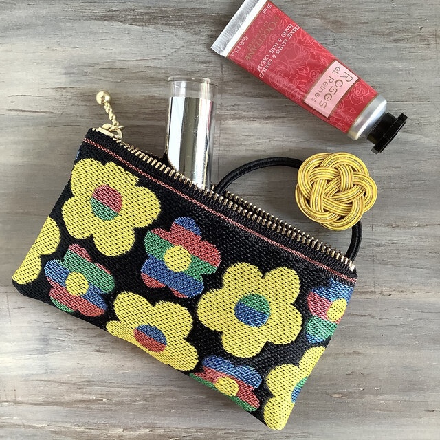 【レトロポップ 花柄】 畳縁 テトラ型 ミニポーチ 小銭入れ 黒 カラフル