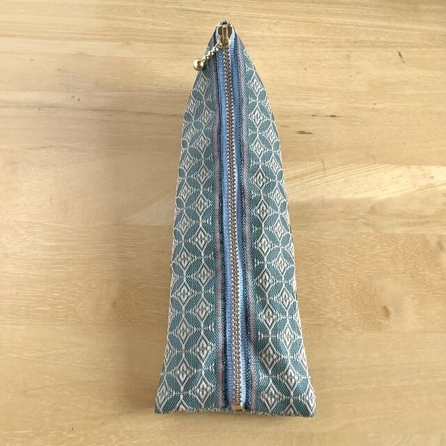 【七宝文様】畳縁 テトラ型 ペンケース 薄藍