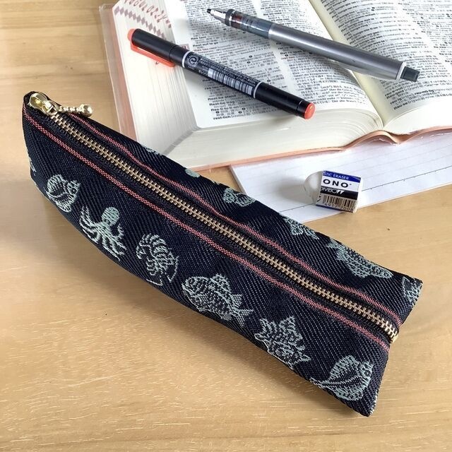 ★特集掲載【魚介柄-2】畳縁 テトラ型 ペンケース 和風 黒 釣り