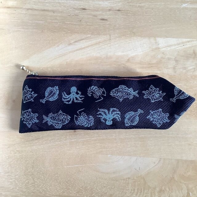 ★特集掲載【魚介柄-2】畳縁 テトラ型 ペンケース 和風 黒 釣り