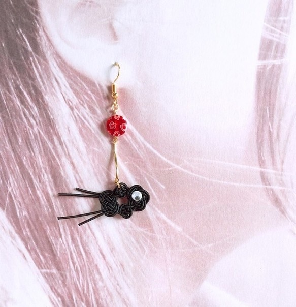 水引製 ゆらゆら金魚 ピアス 黒