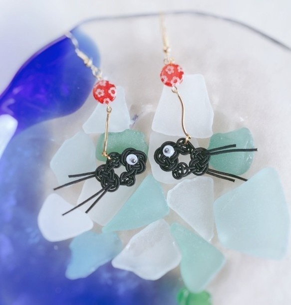 水引製 ゆらゆら金魚 ピアス 黒