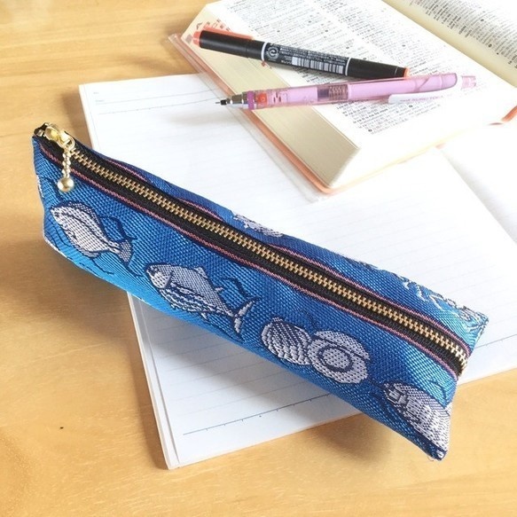 【魚介柄】畳縁 テトラ型 ペンケース 和風 ペンポーチ 青 釣り