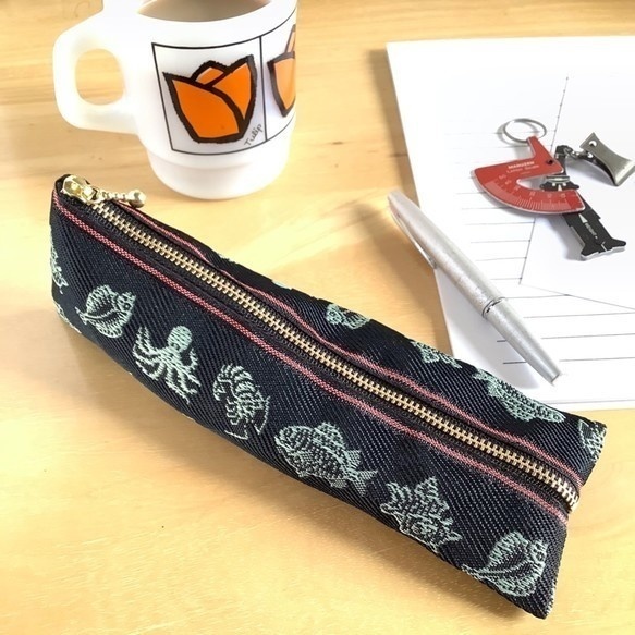 【魚介柄】畳縁 テトラ型 ペンケース 和風 ペンポーチ 青 釣り