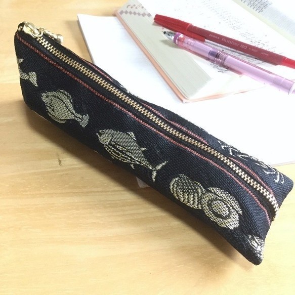 【魚介柄】畳縁 テトラ型 ペンケース 和風 ペンポーチ 黒 釣り
