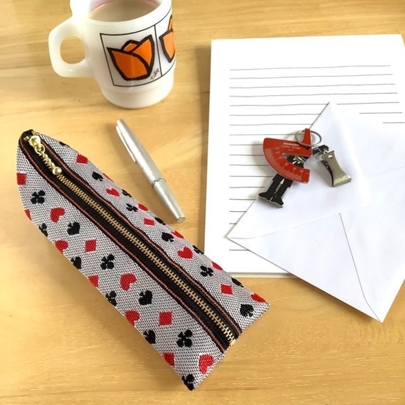 【トランプ柄】畳縁 テトラ型 ペンケース 白 アリス