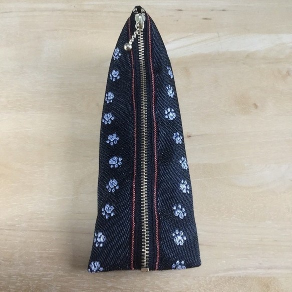 【ワンニャン足あと柄】畳縁 ペンケース ペット あしあと柄 黒 猫 aibo